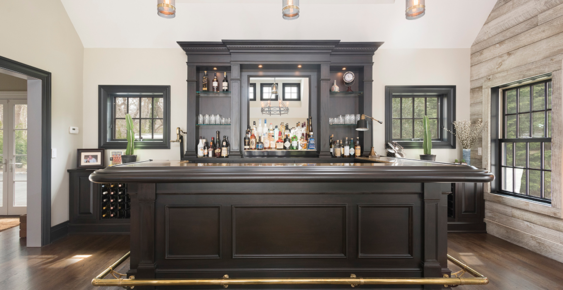 Mahogany Pub Bar — custom bars in Gravenhurst, Ontario
